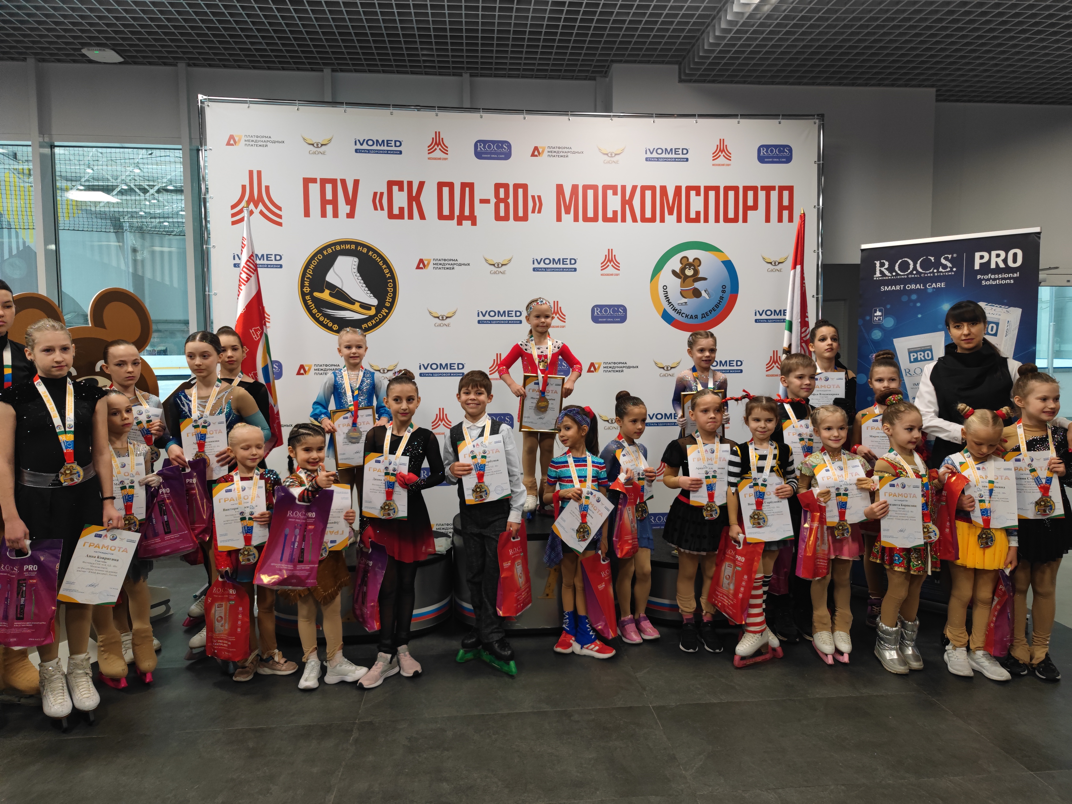 Юные фигуристки Москвы покоряют ледовую арену